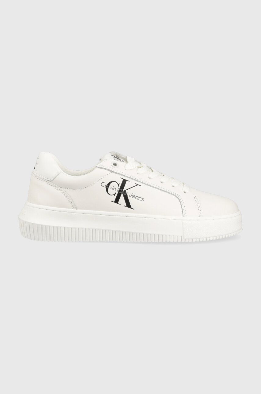 Δερμάτινα αθλητικά παπούτσια Calvin Klein Jeans YW0YW00823 CHUNKY CUPSOLE MONOLOGO W CHUNKY CUPSOLE MONO LTH WN χρώμα: άσπρο F30 YW0YW00823