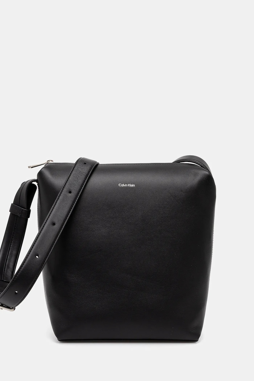 Δερμάτινο φακελάκι Calvin Klein χρώμα: μαύρο, K50K512968