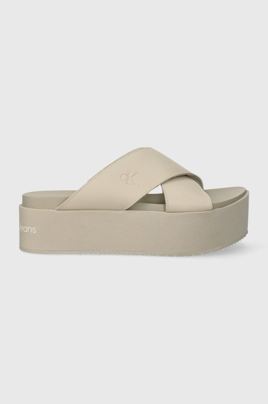 Δερμάτινες παντόφλες Calvin Klein Jeans FLATFORM CROSS MG UC FLATFORM CROSS MG UC γυναικείες, χρώμα: μπεζ YW0YW01349