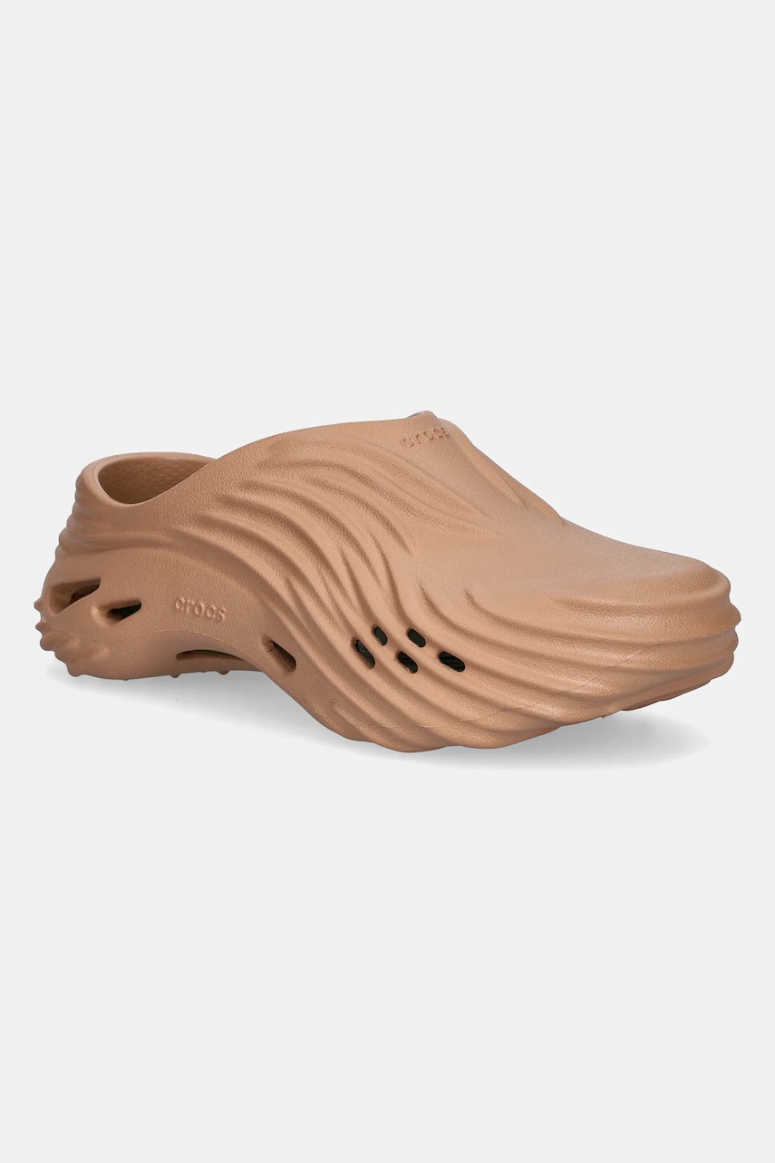Παντόφλες Crocs Echo Wave Clog χρώμα: καφέ, 210521.2CC