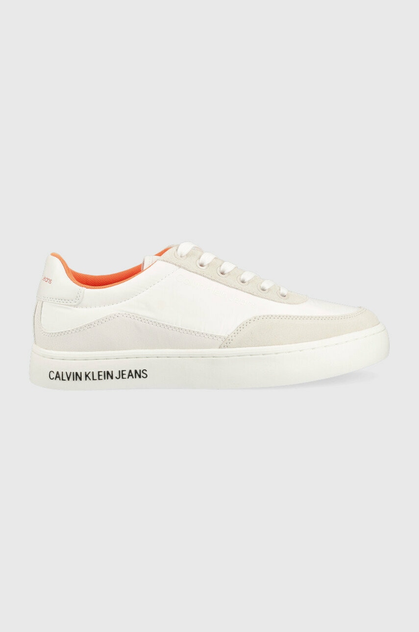 Αθλητικά Calvin Klein Jeans CLASSIC CUPSOLE SU SOFTNY χρώμα: άσπρο, YM0YM00669