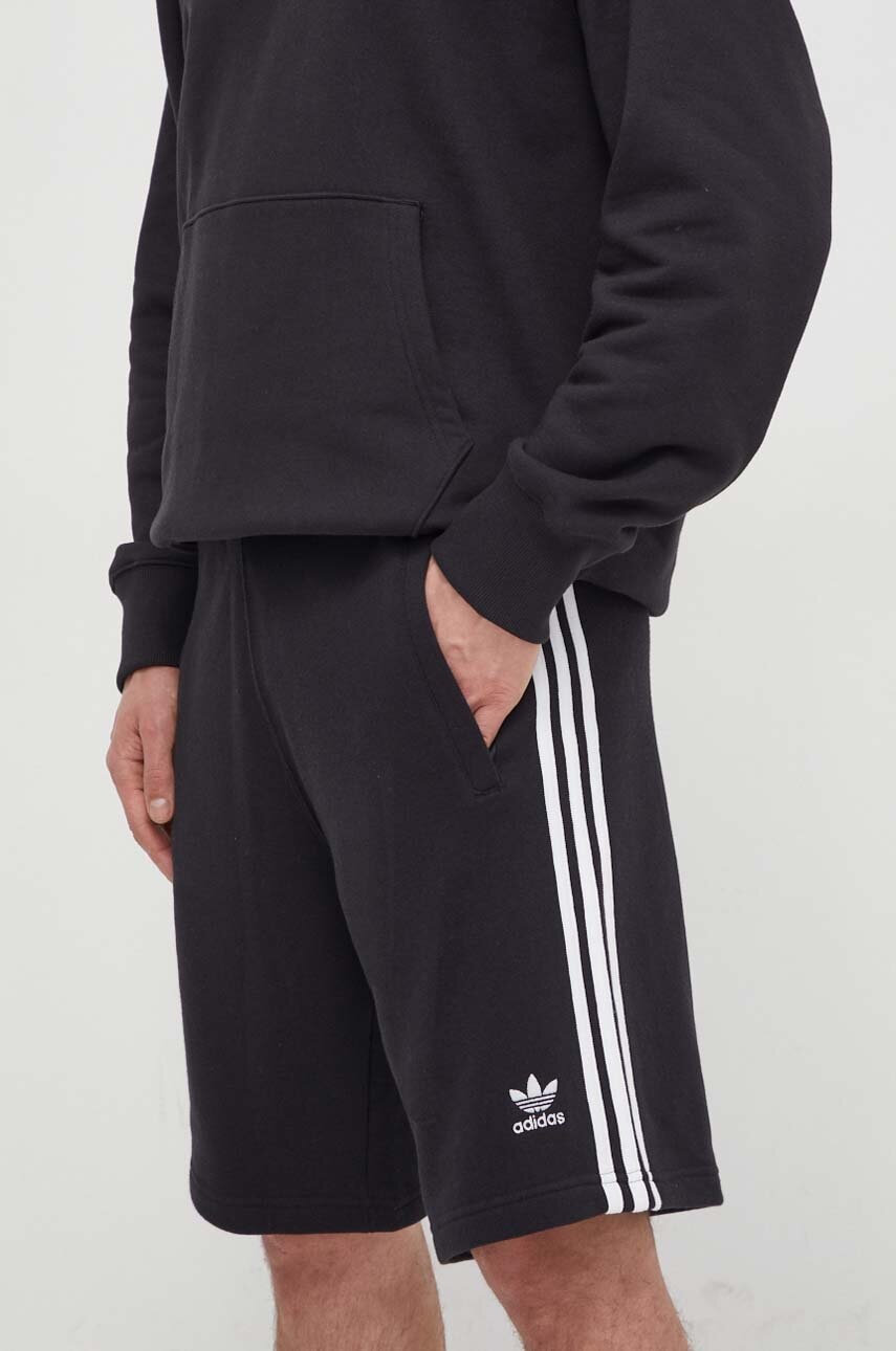 Βαμβακερό σορτσάκι adidas Originals Adicolor 3-Stripes χρώμα: μαύρο, IU2337