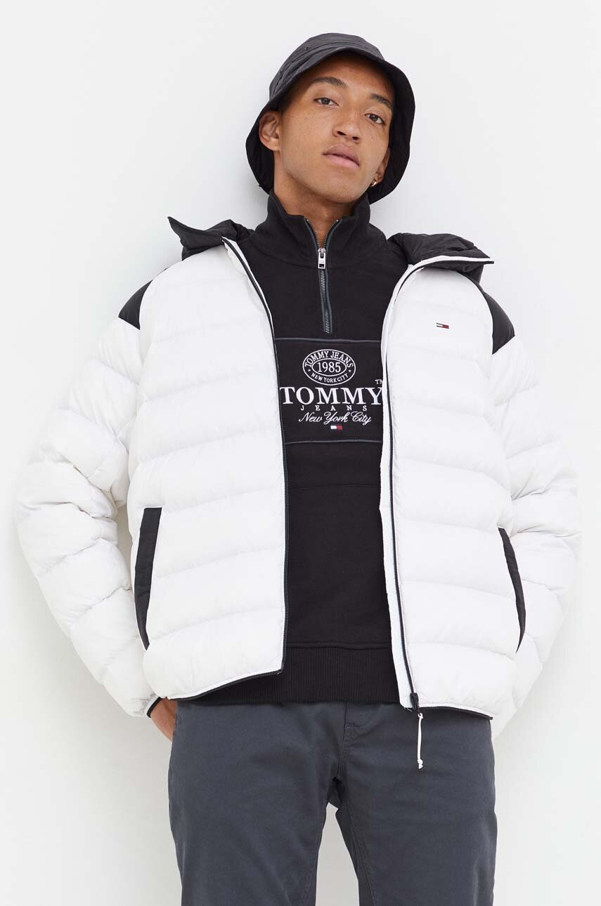 Μπουφάν με επένδυση από πούπουλα Tommy Jeans ανδρικό, χρώμα: άσπρο