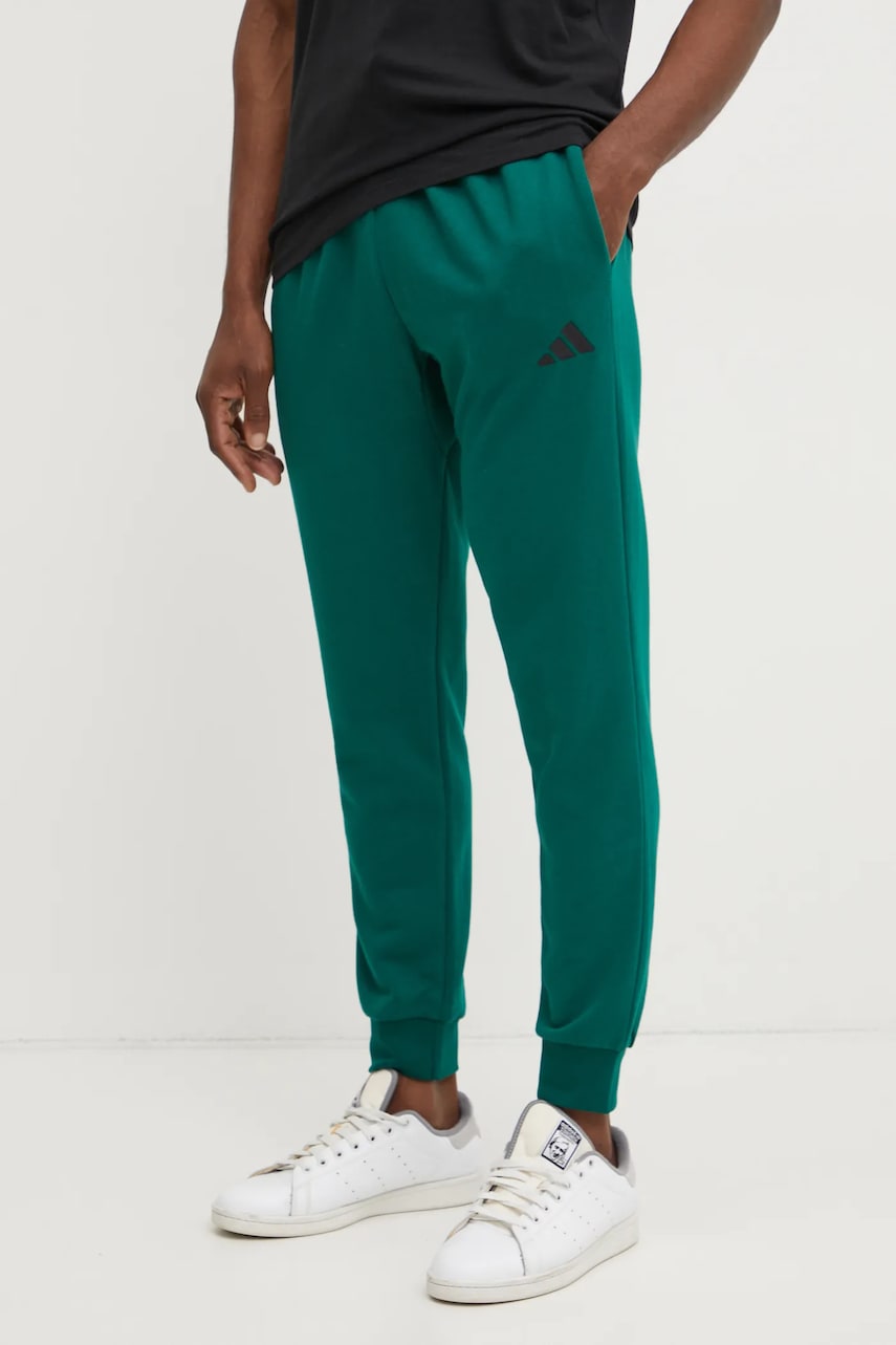 Παντελόνι φόρμας adidas Feelcozy χρώμα: πράσινο, IN6072