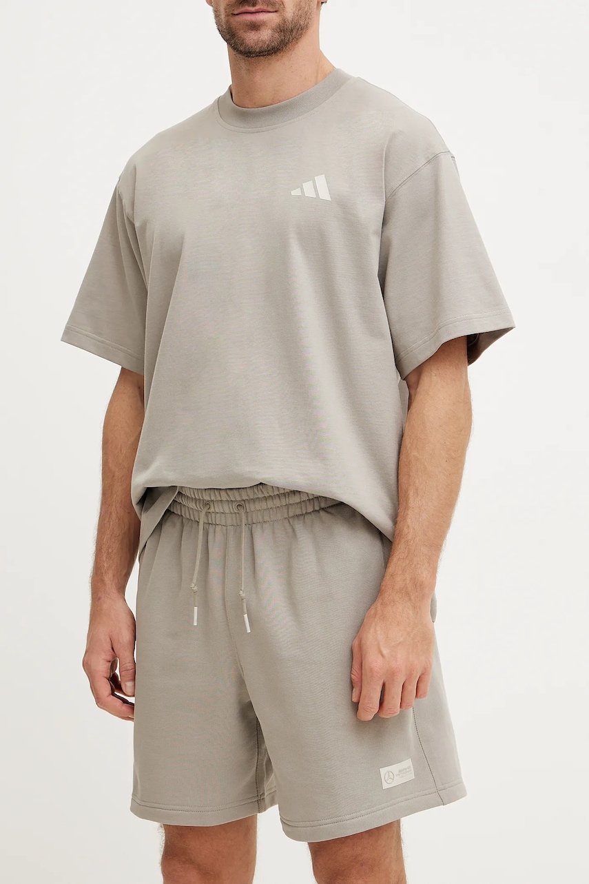 Βαμβακερό σορτσάκι adidas x Mercedes χρώμα: μπεζ, JW3086