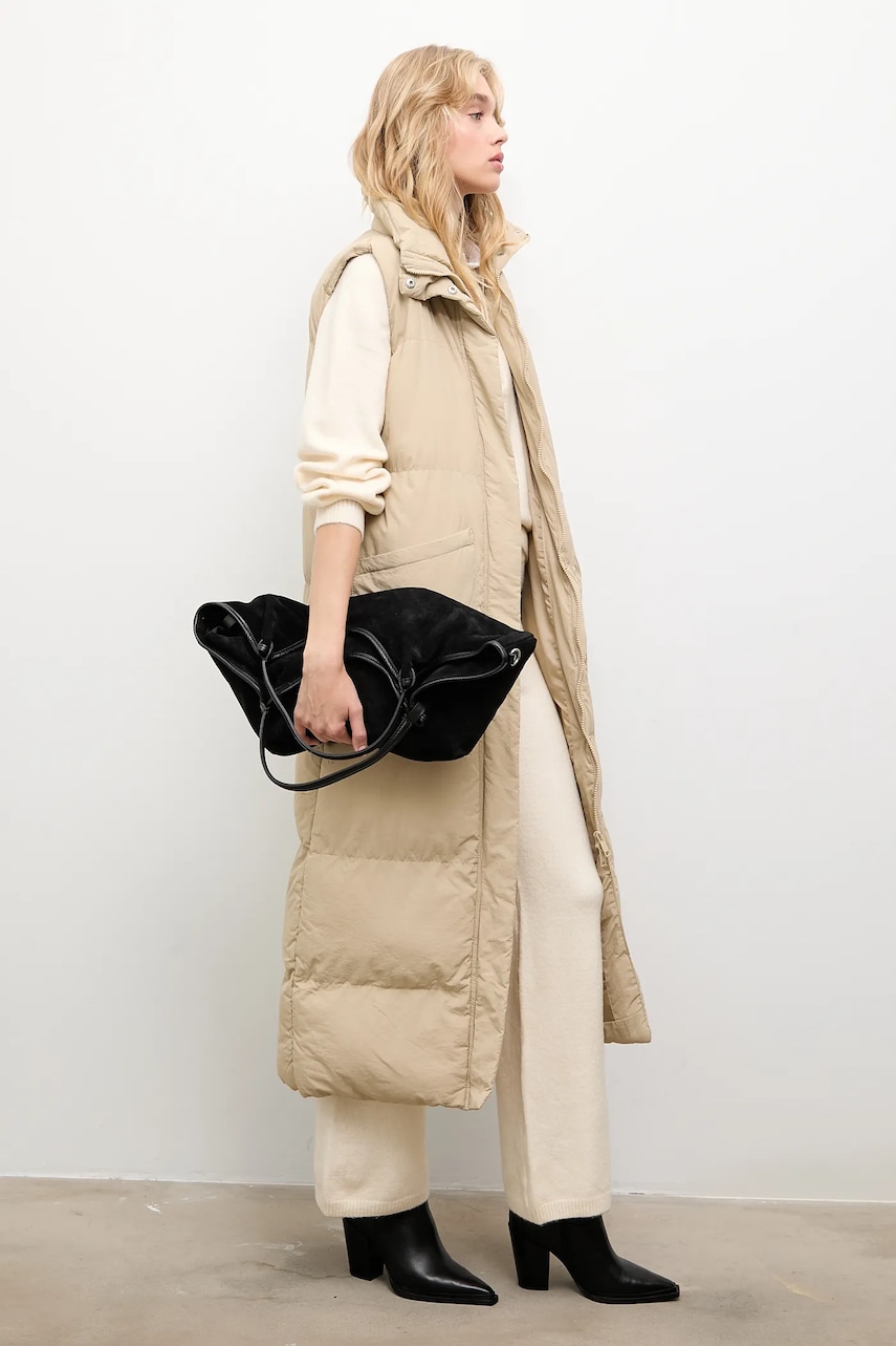 Αμάνικο μπουφάν Answear.LAB χρώμα: μπεζ