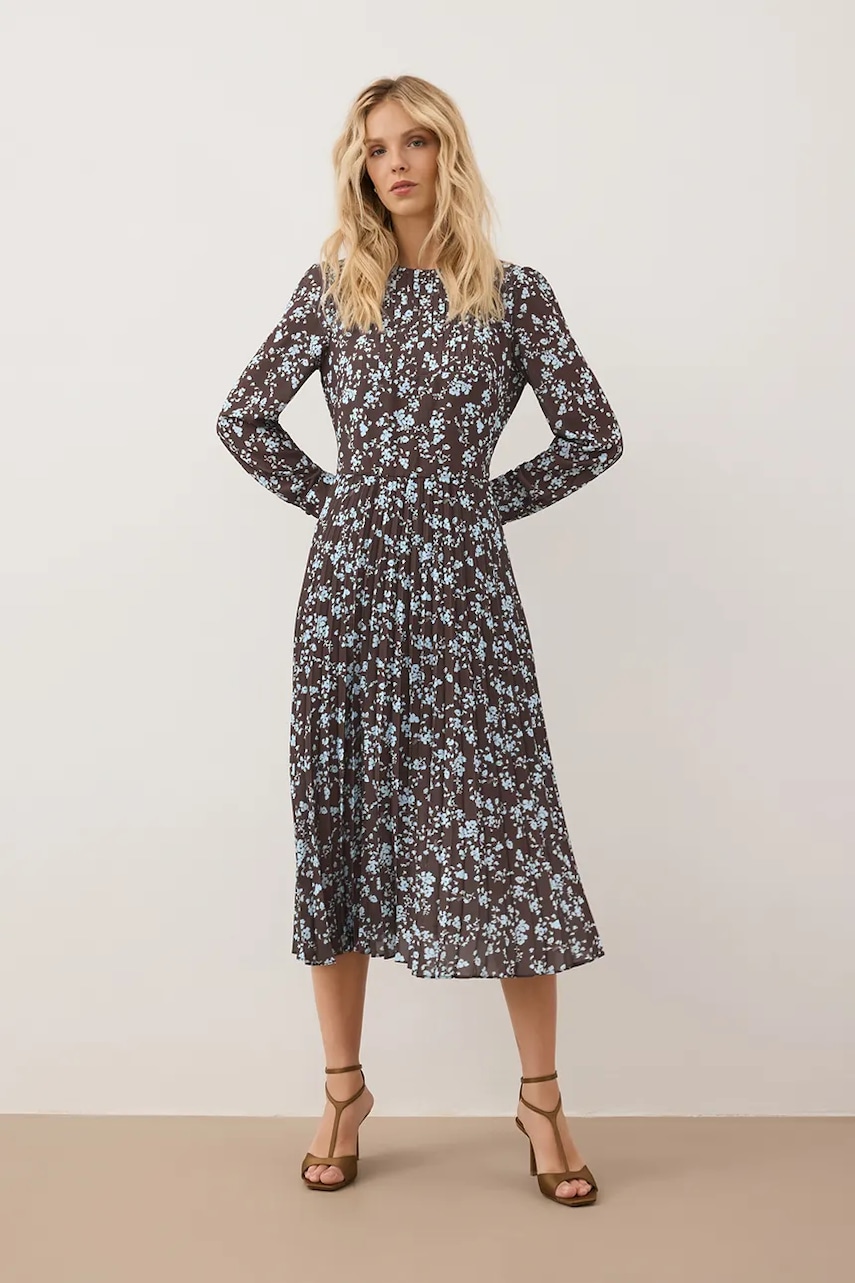 Φόρεμα Bizuu NYLA χρώμα: καφέ, NYLA BRĄZOWY