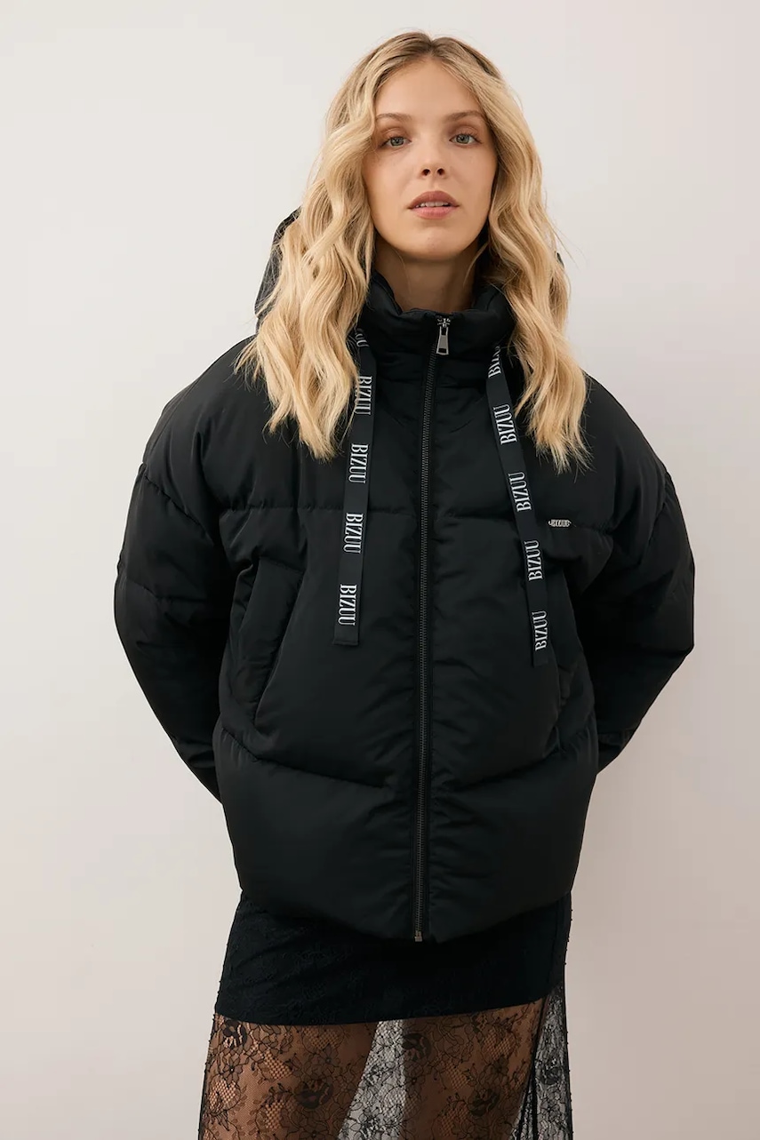 Μπουφάν με επένδυση από πούπουλα Bizuu YOKO χρώμα: μαύρο, YOKO CZARNY